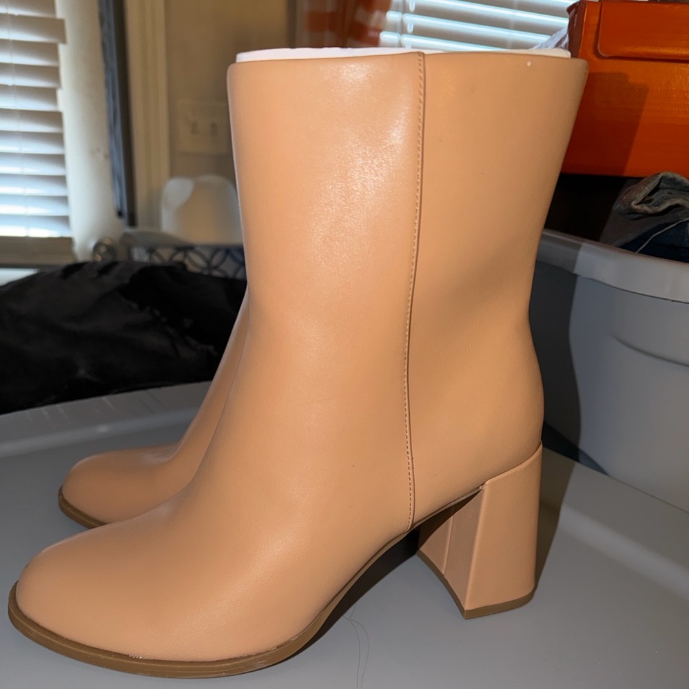 A New Day-Women's Tan Side Zip Booties Janelle Dress Memory Foam Boots Size 9